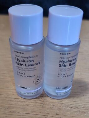 Hanskin Hyaluron Skin Essence Toner – Clear / White